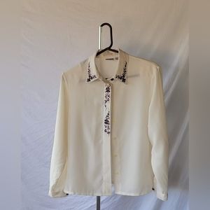 Koret petites cream colored blouse with purple floral on collar